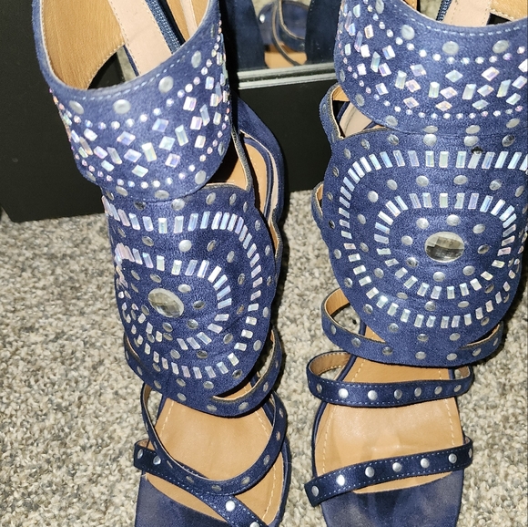 Heels - Picture 3 of 8